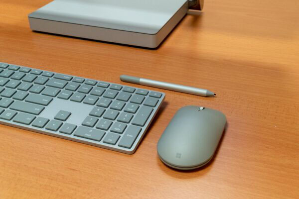 کیبورد و موس و قلم آل این وان سرفیس استودیو 2 پلاس با پردازنده core i7