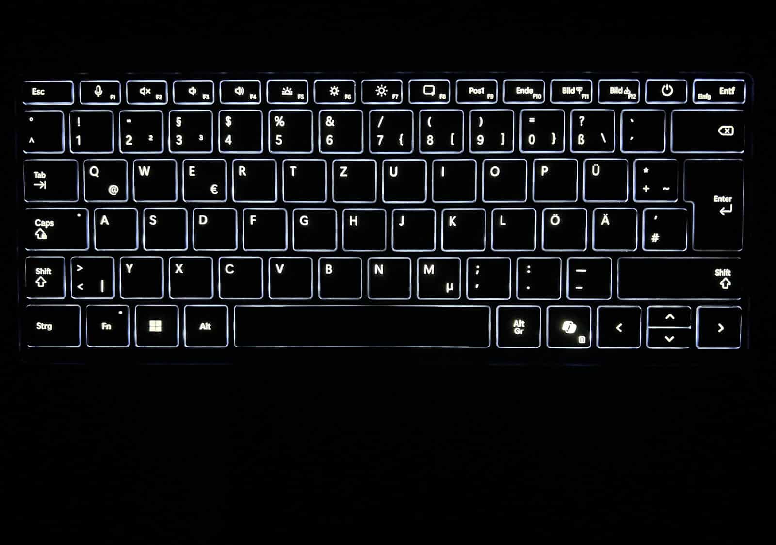 کیبورد مایکروسافت سرفیس لپ تاپ 7 با پردازنده X Elite