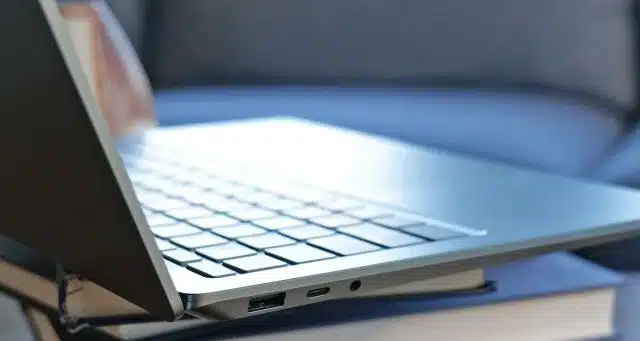 15INCH surface laptop5 i7 32GB 1tb