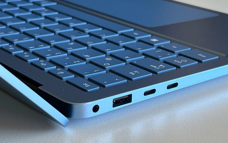 surface laptop7 ultra7 32GB ports