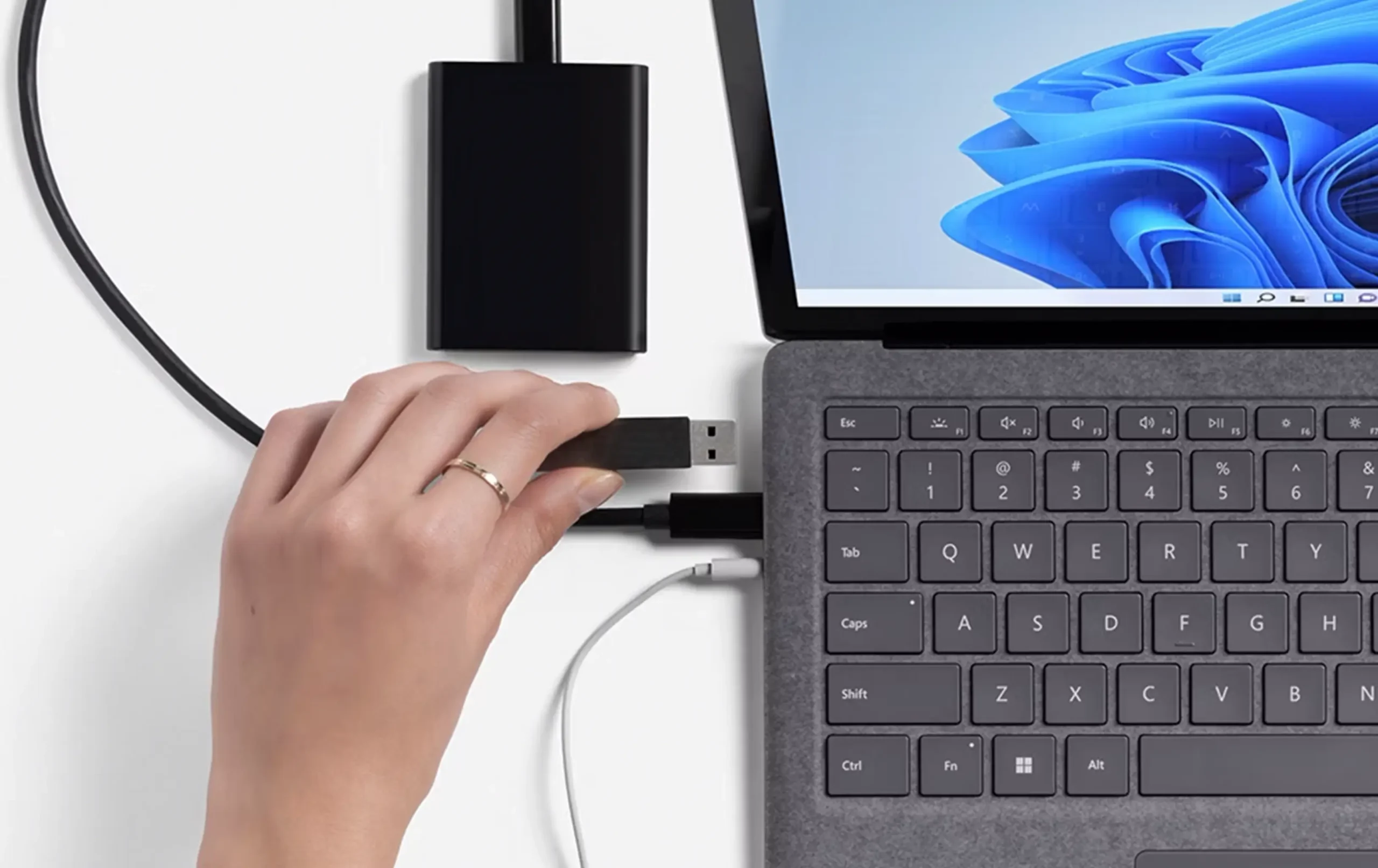 پورت های مایکروسافت سرفیس لپ تاپ 4 با پردازنده core i5